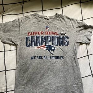 Woman’s NFL Patriots t- shirt (M)